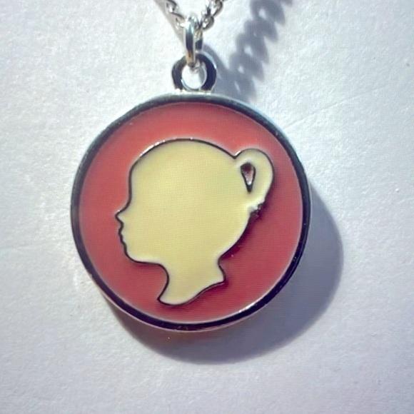 Girls Head Necklace#818 - Picture 1 of 2